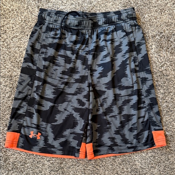 EUC Boys Under Armour Shorts - Size YLG - Picture 1 of 2
